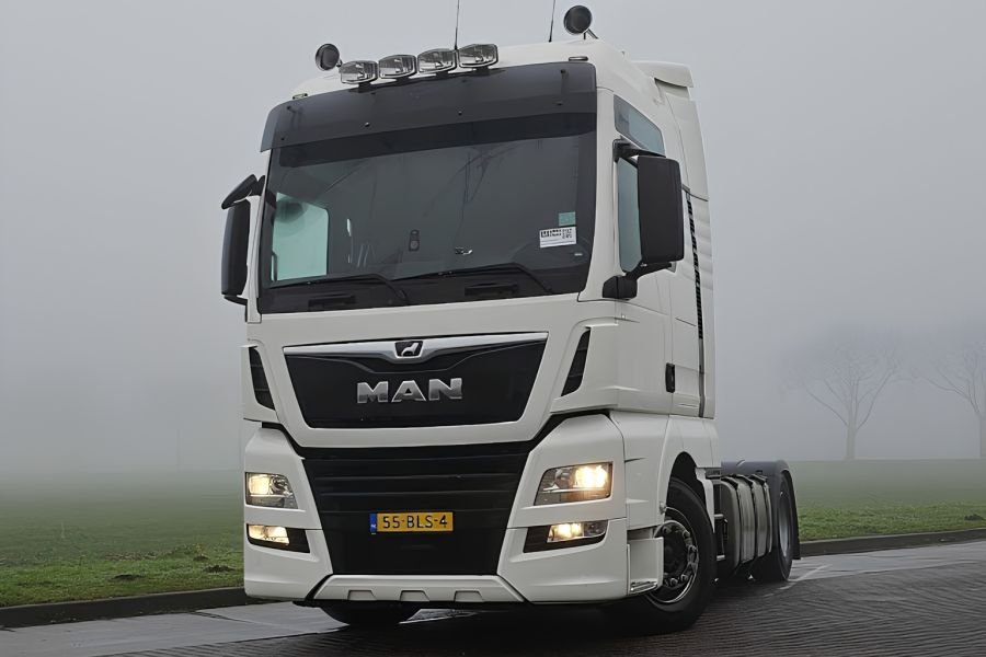 MAN tractor unit prime mover